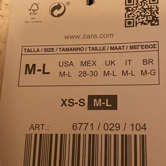 NWT. Zara Cream/Black V-Neck Oversized Striped Sweater. Size M-L. - Picture 9 of 11